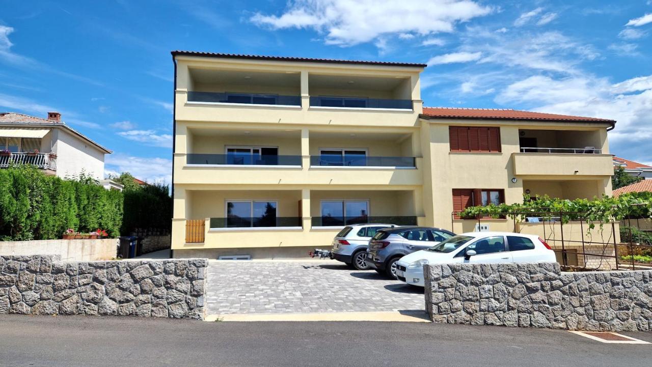 Apartmani Krajinovic Krk Town Bagian luar foto
