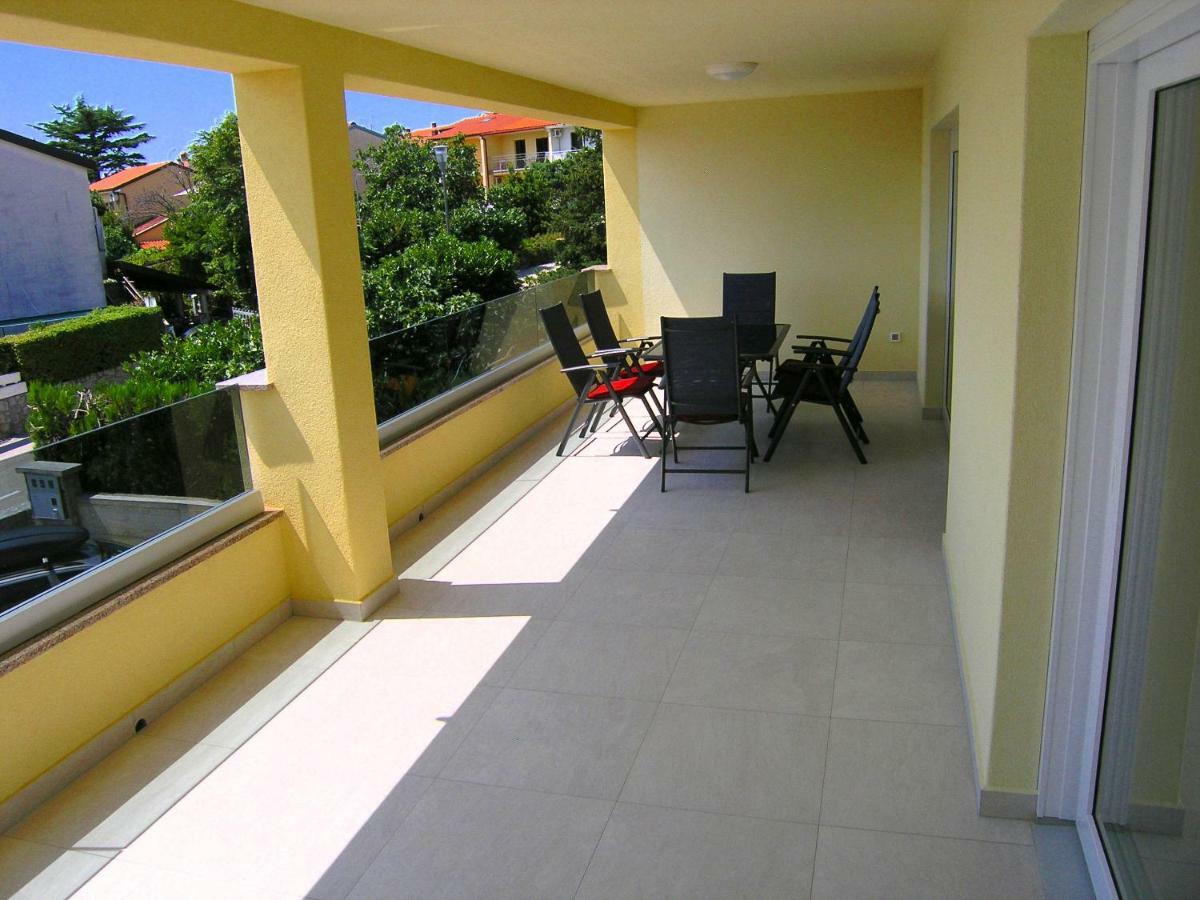 Apartmani Krajinovic Krk Town Bagian luar foto