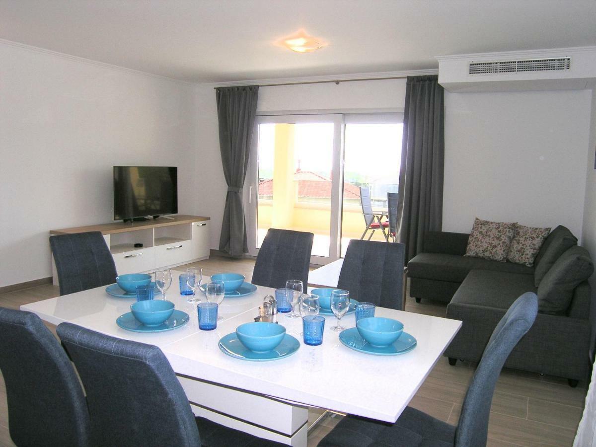 Apartmani Krajinovic Krk Town Bagian luar foto