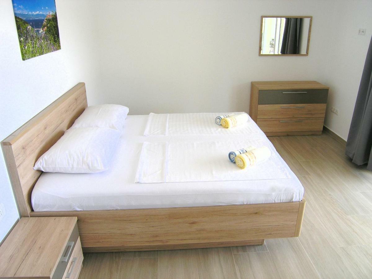 Apartmani Krajinovic Krk Town Bagian luar foto