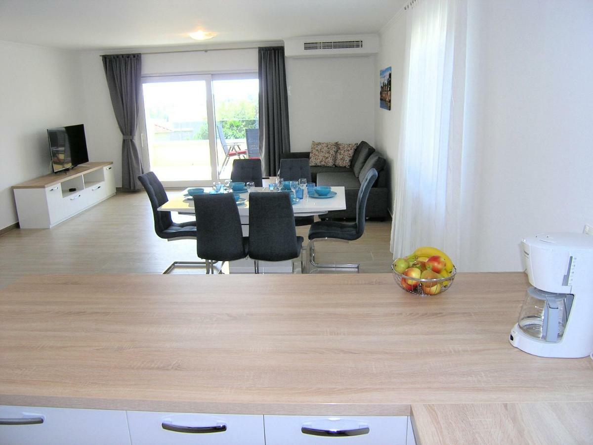 Apartmani Krajinovic Krk Town Bagian luar foto