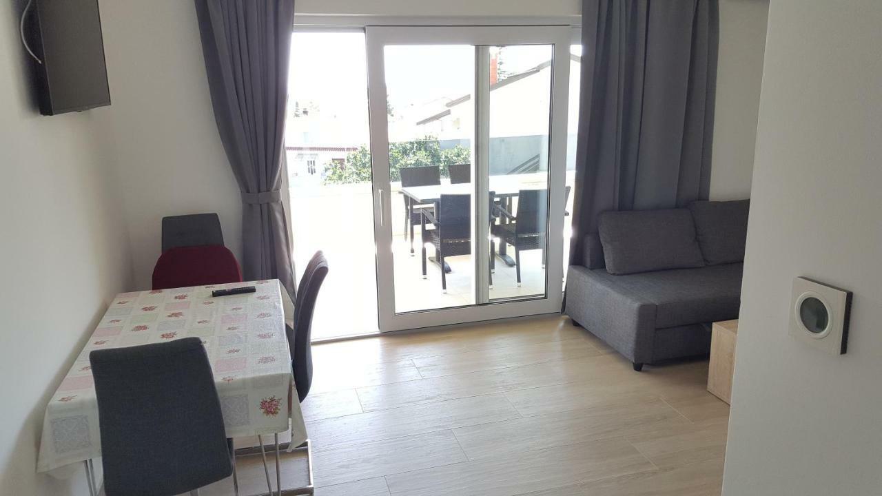 Apartmani Krajinovic Krk Town Bagian luar foto