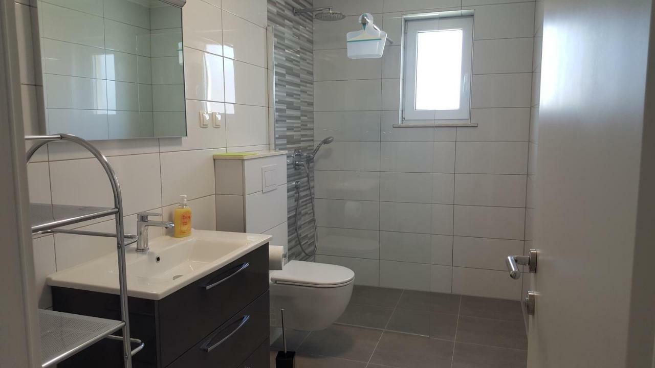 Apartmani Krajinovic Krk Town Bagian luar foto