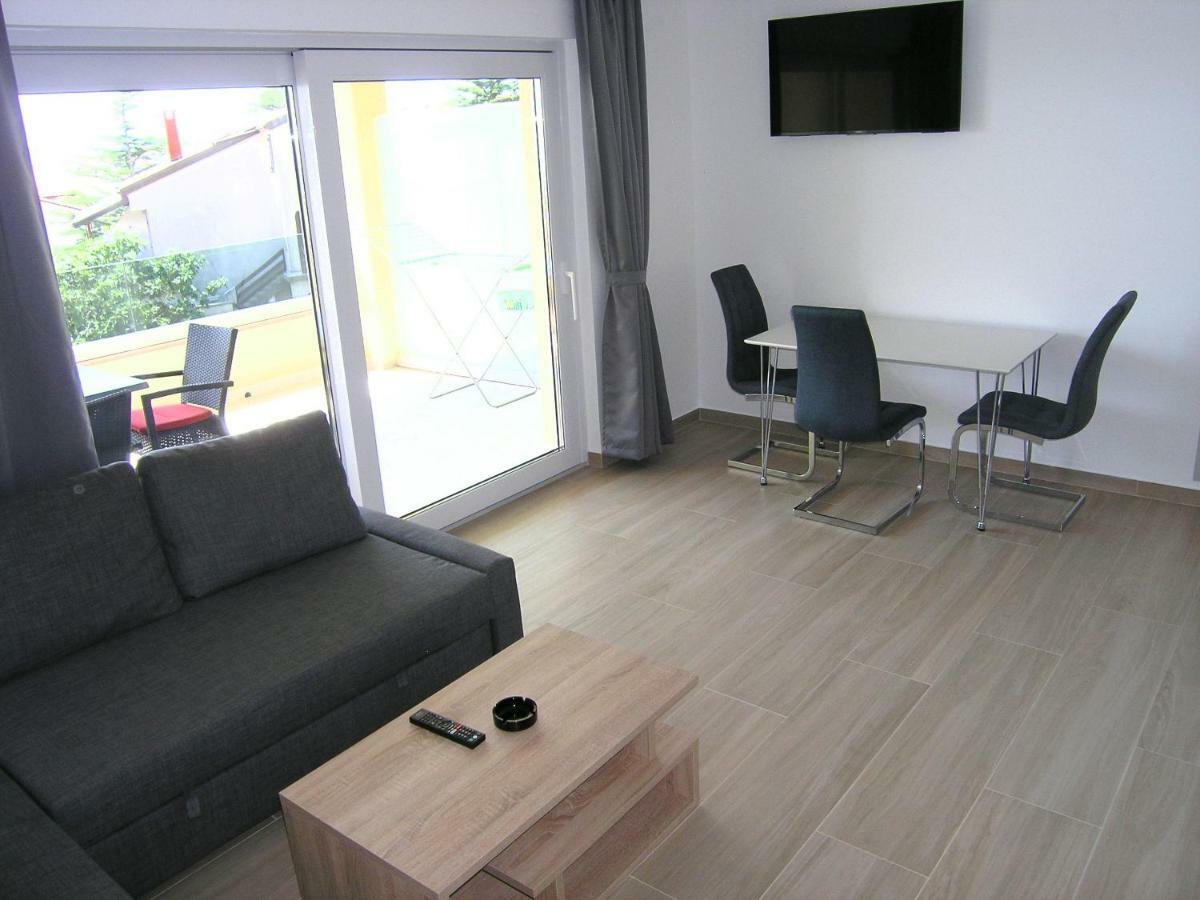 Apartmani Krajinovic Krk Town Bagian luar foto