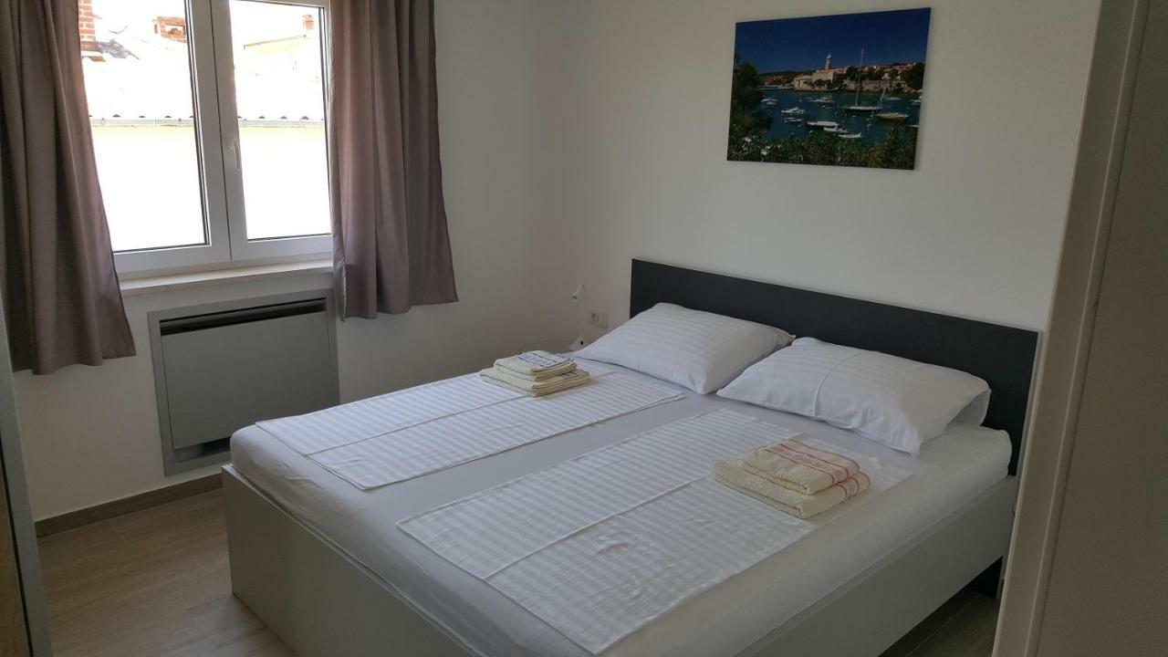 Apartmani Krajinovic Krk Town Bagian luar foto